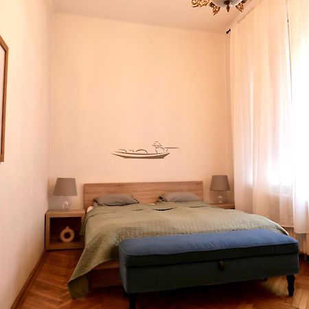 Contemporary City Apartment Vaci Utca Budapest Ngoại thất bức ảnh