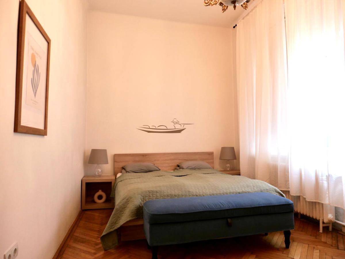 Contemporary City Apartment Vaci Utca Budapest Ngoại thất bức ảnh