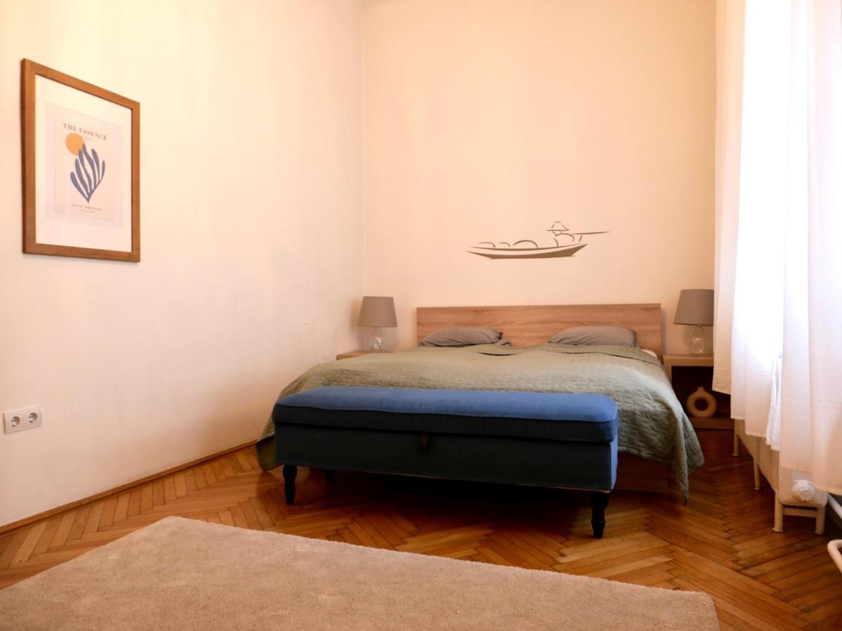 Contemporary City Apartment Vaci Utca Budapest Ngoại thất bức ảnh