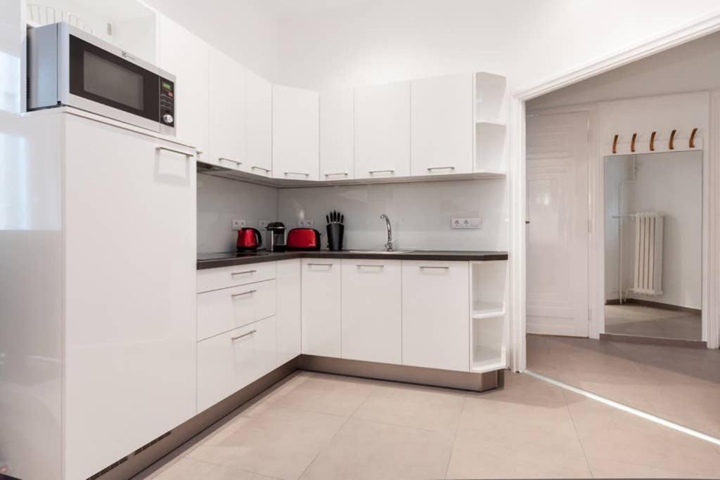 Contemporary City Apartment Vaci Utca Budapest Ngoại thất bức ảnh